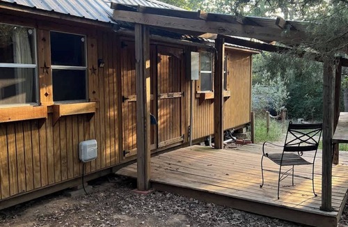 Cedar Creek Cabin | Basic Accommodation In Cedar Creek/Bastrop