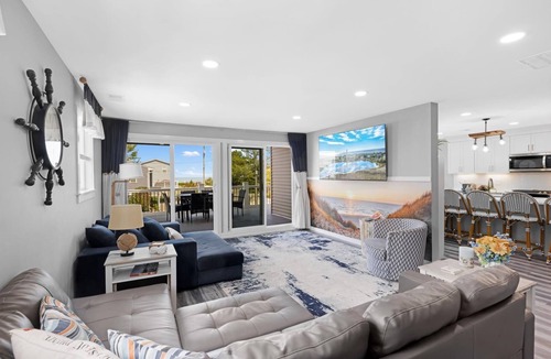 Villas House | Bayfront 6 bedroom 3 bath w/in-ground pool!