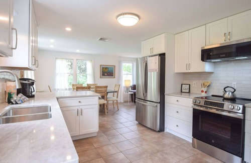 North Eastham House | Beach House Short Walk to Kingsbury Beach!