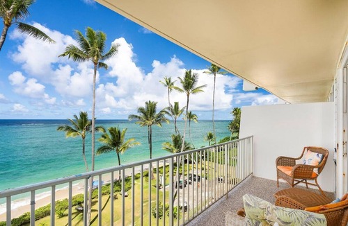 Punaluu Condo | Beachfront Condo with Beach Access