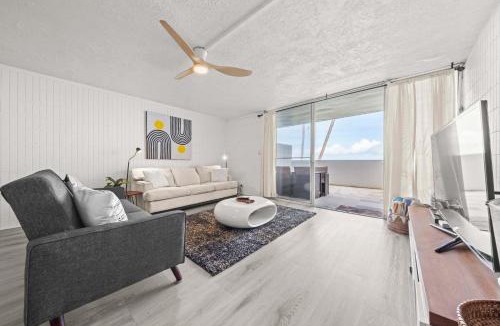 Punaluu House | Beachfront Condo with Ocean View