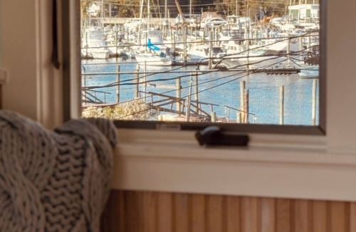 Westbrook Center House | Beachfront house. Spacious 4-bedroom house in charming Westbrook with AC