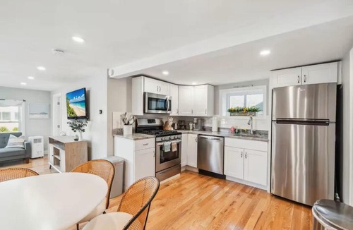 Salisbury Apartment | Beachfront Parking Salisbury Beach Retreat