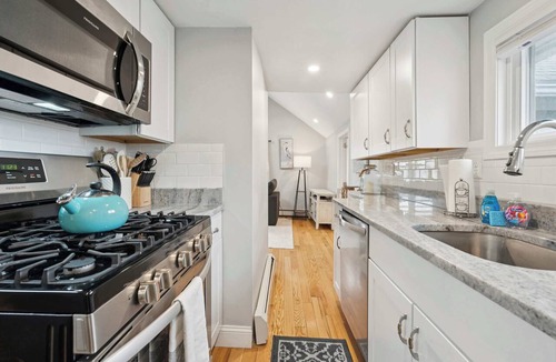 Salisbury Apartment | Beachside Bliss | Beach Access | Parking | A/C