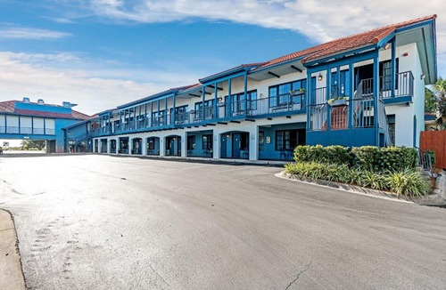 Crystal Beach Hotel | Beachside Inn