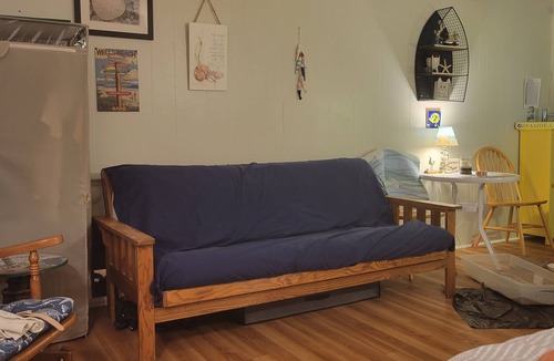 Wells Beach Condo | Beachy Condo! Cozy studio 3 minutes to Wells Beach
