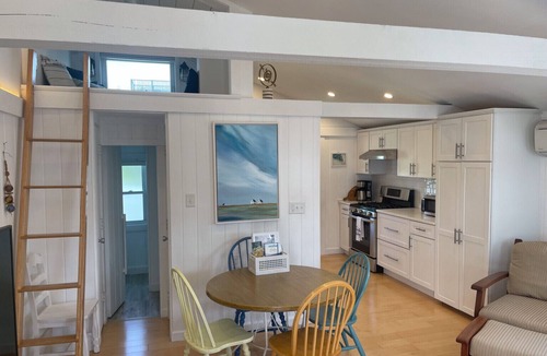 Hampton Cottage | BEAUTIFUL 2BR Cottage on Boars Head in Hampton Beach!