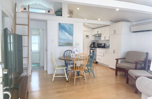 Hampton Cottage | BEAUTIFUL 2BR Cottage on Boars Head in Hampton Beach!