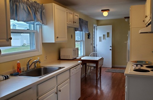 Waterford House | BEAUTIFUL 4 BEDROOM BEACH HOUSE! Central AC! 1 Min walk to Private beach!