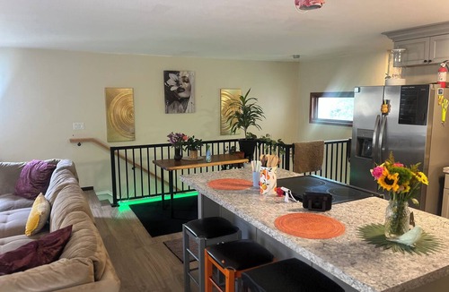 Turnagain House | Beautiful cozy modern 3BR 2 bath Retreat and Luxury Master shower & Private Deck