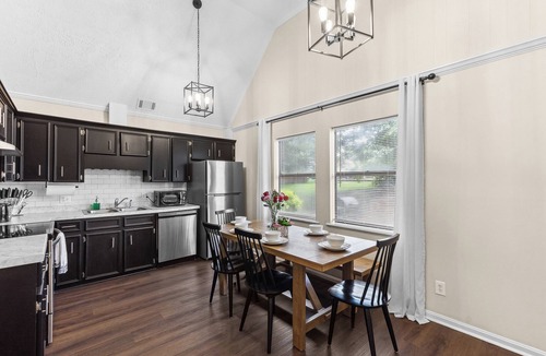 Perry House | Beautiful home in delightful Perry w/King Bed