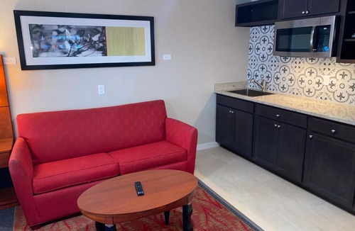 Alamosa Apartment | Bell Main Studios 201