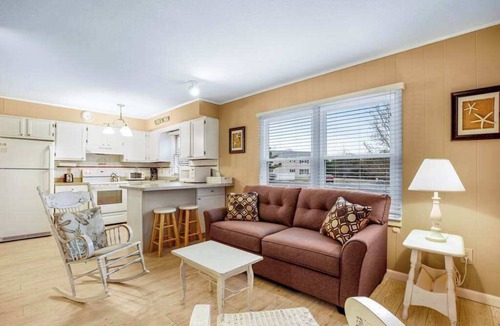 Frankford Condo | Bethany Meadows Condo w/Free WiFi, Shared Pool & Tennis Court, W/D, AC, Patio