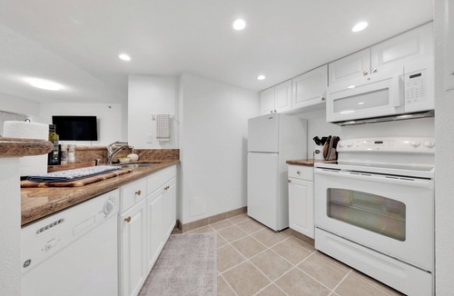 Downtown Honolulu Condo | Bishop Suites @ Executive Centre, 1 Bedroom Ocean View Unit #4007, Downtown HNL