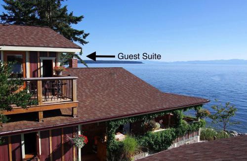 Sliammon House | Blitz Beach House Oceanside Suite
