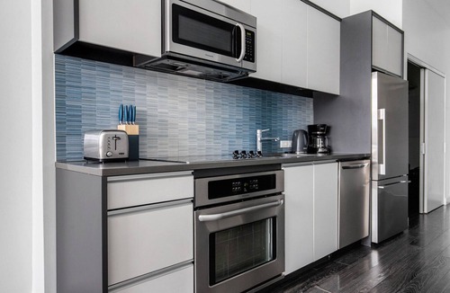 Central-Maverick Square - Paris Street Apartment | Blueground | Central-Maverick Square, pool, nr Boston Harbor