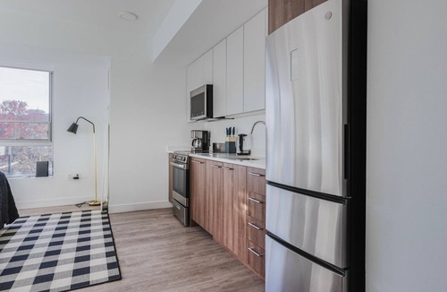 Central Square Apartment | Blueground | Central Sq, gym, nr bars & groceries
