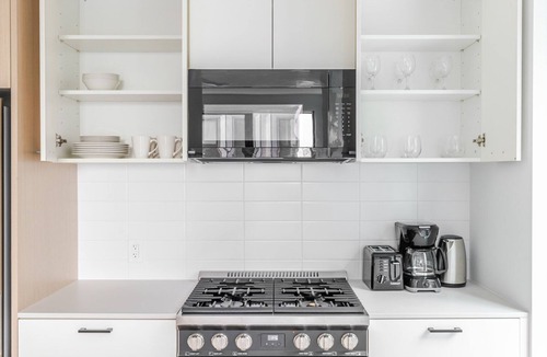 Williamsburg Apartment | Blueground | Greenpoint, pool, nr East River