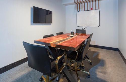 South Loop Apartment | Blueground S Loop rooftop walk to Grant Park CHI-1082