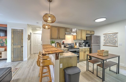 East Lake House | Boho West Villa New 3BR Hot Tub Fire Pit Games 10 Min to Downtown