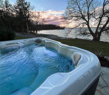 Rossmore House | Boutique Accommodation in PEC - Suite 4