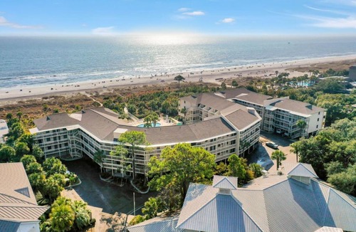 North Forest Beach Apartment | Breakers 220 Oceanfront Condo, Direct Beach Access, Heated Pool, Elevator, Renovated, Coligny Beach, Vacation Rental HHI LLC