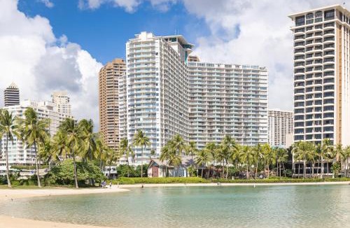 Waikiki Apartment | Breathtaking Studio Ocean Views! Pool! Beach!