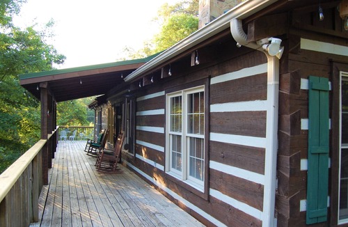 Sevierville Cabin | Breezy Bear Spacious Cabin, Lrg Kitchen - Free Pool Access
