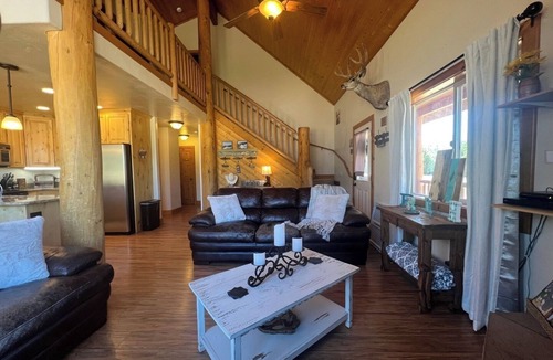 Brian Head Cabin | Brian Head Ski Ranch minutes to Ski Slopes-3/3bath