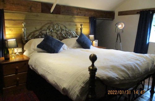 Hopton Bed & Breakfast | Bridge Stores