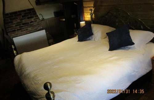 Hopton Bed & Breakfast | Bridge Stores