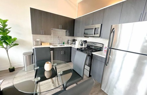 Near South Side Apartment | Bright 2BR Oasis Retreat near McCormick Place & Museum Campus