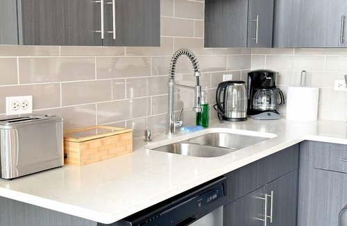 Near South Side Apartment | Bright 2BR Oasis Retreat near McCormick Place & Museum Campus