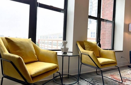 Near South Side Apartment | Bright 2BR Oasis Retreat near McCormick Place & Museum Campus