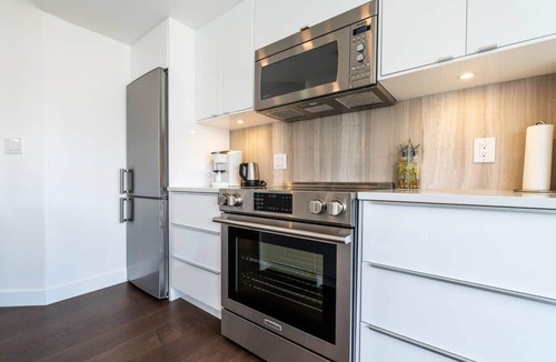 Downtown Vancouver Apartment | Bright Beachfront 2-Bed, City Views, Yaletown