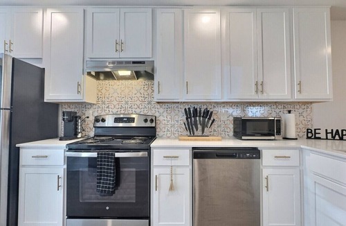 Birmingham Apartment | Bright & Beautiful Retreat in Heart of Downtown
