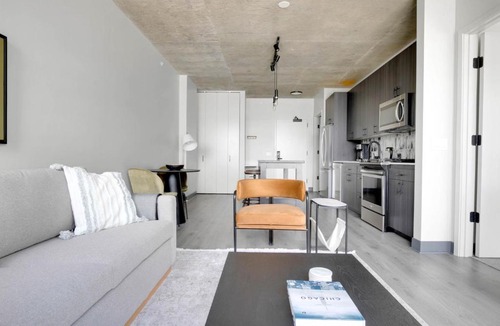 Near West Side Apartment | Bright Loop 1BR w Pool Gym nr L CHI-725