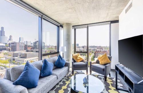 West Loop Apartment | Bright & Modern 2BR Perfect City Escape
