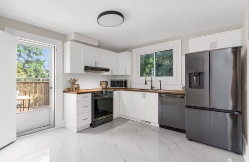 Downtown Apartment | Bright & Modern Loft w/Patio, By Falls & Wineries