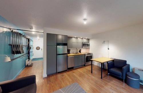 Alyeska Apartment | Brighton #116