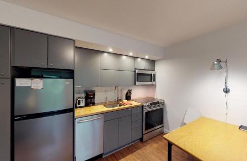 Alyeska Apartment | Brighton #116