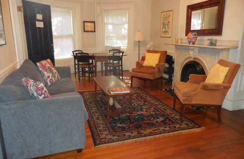 Columbus Apartment | Brownstone spacious apartment in Tourist area