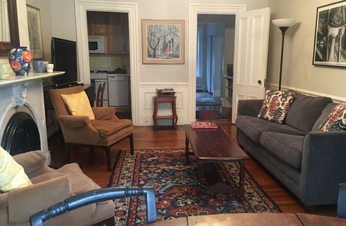 Columbus Apartment | Brownstone spacious apartment in Tourist area