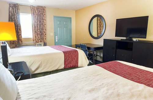 Mount Berry Hotel | Budget-Friendly Queen Room Perfect for Leisure Travelers Passing Through