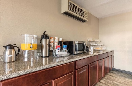 West Memphis Hotel | Budget-Friendly Room with All You Need for a Comfy Memphis Visit | Free Parking