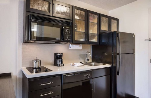 Braintree Hotel | Business-Ready Suites in Braintree | Kitchens, Wi-Fi & Free Parking