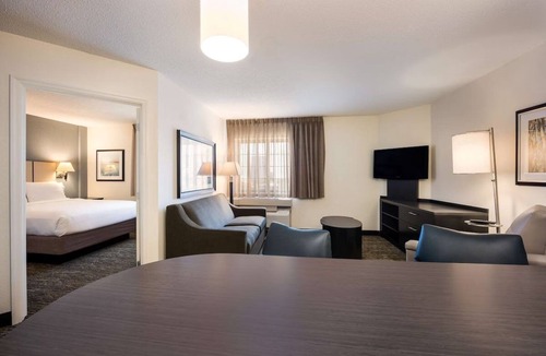 Braintree Hotel | Business-Ready Suites in Braintree | Kitchens, Wi-Fi & Free Parking