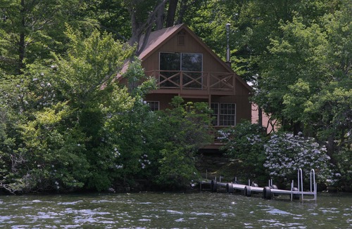 Lake Pocotopaug Cabin | Cabin Deck House - Formidable Cabin in Laurel Island