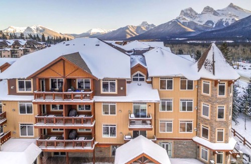 Canmore Condo | Canmore Studio | King Bed + Soaker Tub
