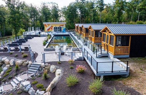 North Sebago Cabin | CARDINAL - RESORT WITH 12 PROPERTIES. NATURAL POND FOR SWIMMING.